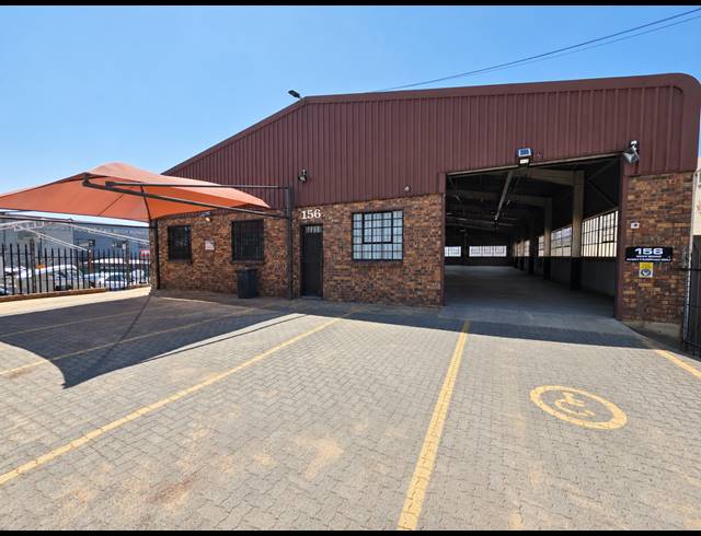 900M² WAREHOUSE FOR SALE IN ROBERTSHAM